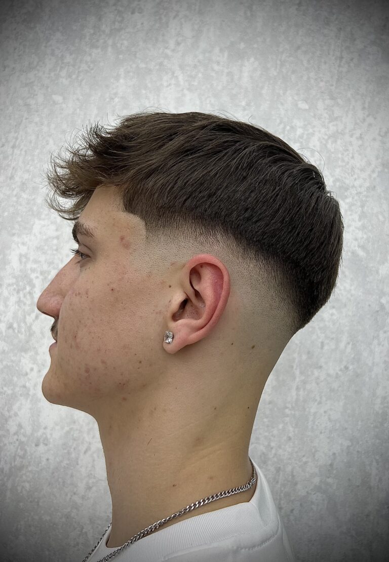 sestřih skin fade